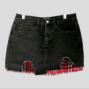 Superdown Denim Raw Edge Hem Black + Plaid Skirt L